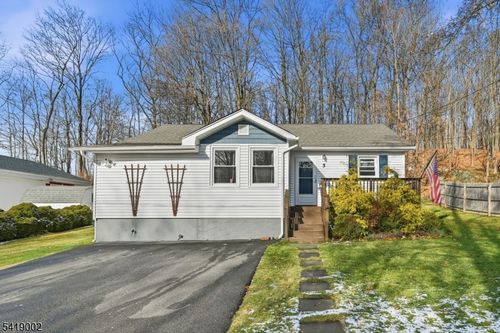 5 Chestnut St, Mount Arlington, NJ, 07856-1104 | Card Image