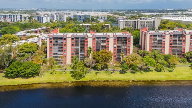 APT-306 - 2206 S Cypress Bend Dr, Condo with 2 bedrooms, 2 bathrooms and null parking in Pompano Beach FL | Image 29
