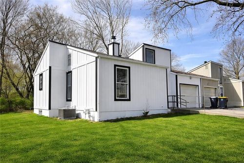 9516 Manning Ave, Kansas City, MO, 64134-2229 | Card Image