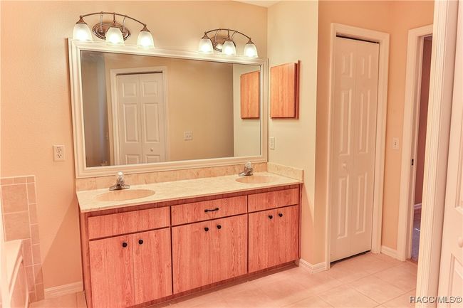 8087 E Decatur Ct, House other with 3 bedrooms, 2 bathrooms and 3 parking in Floral City FL | Image 33