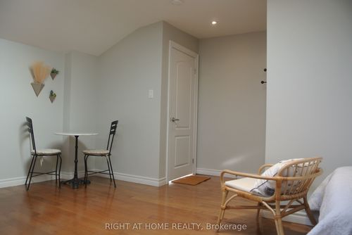 1088 Pearson Dr, Oakville, ON, L6H2A8 | Card Image