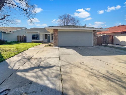 8271 Moorhaven Way, Sacramento, CA, 95828-4450 | Card Image