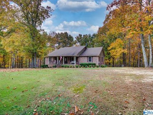 72 Signal Point Rd, Laceys Spring, AL, 35754-7103 | Card Image