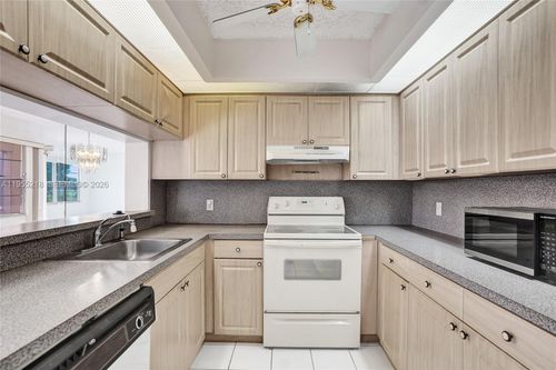 apt-103d-900 Sw 128th Ave, Pembroke Pines, FL, 33027-1922 | Card Image