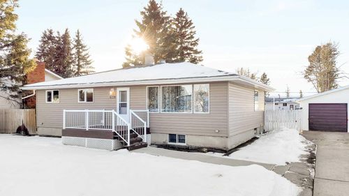 4119 49 A Avenue, Home with 2 bedrooms, 2 bathrooms and 4 parking in Innisfail AB | Card Image