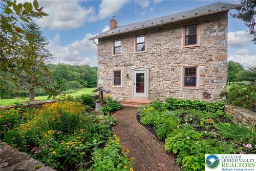 271 Wetzel Rd, Macungie, PA, 18062-8563 | Card Image