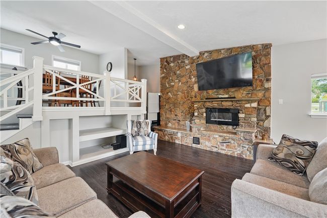 1182 W Laurel Cir, House other with 3 bedrooms, 2 bathrooms and null parking in Mt. Pleasant Twp - Wml PA | Image 8