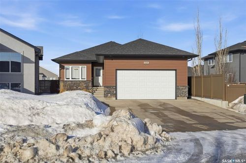 526 Patrick Ave, Saskatoon, SK, S7W0G4 | Card Image