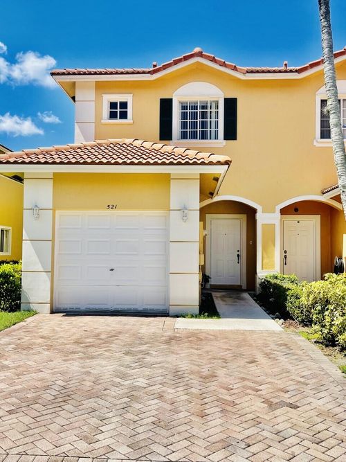 521-521 Princess Dr, Margate, FL, 33068-6216 | Card Image