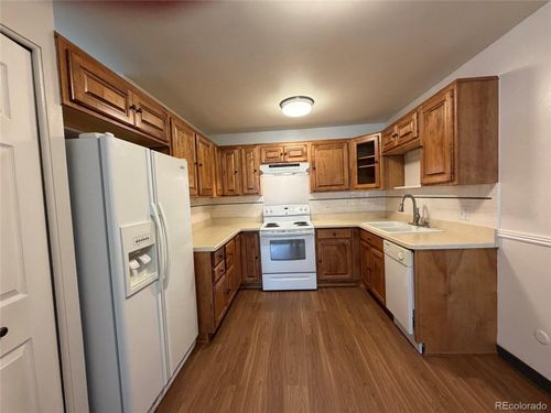2b-695 S Alton Way, Denver, CO, 80247-1722 | Card Image