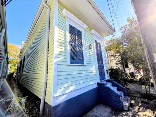 1011 Piety St, New Orleans, LA, 70117-6128 | Card Image