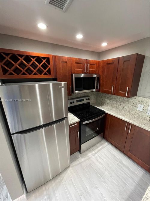 b-32-8911 Nw 28th Dr, Coral Springs, FL, 33065 | Card Image