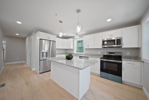 9-17 Cypress Ln, Windham, NH, 03087-1836 | Card Image