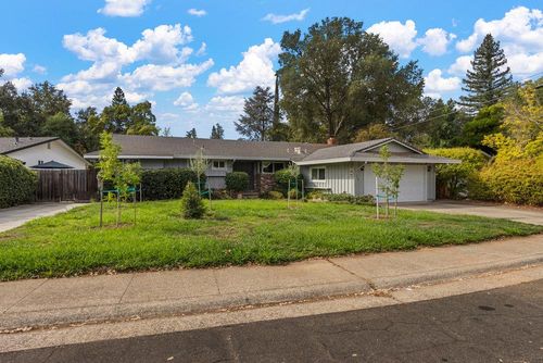 5230 Grant Ave, Carmichael, CA, 95608-3021 | Card Image