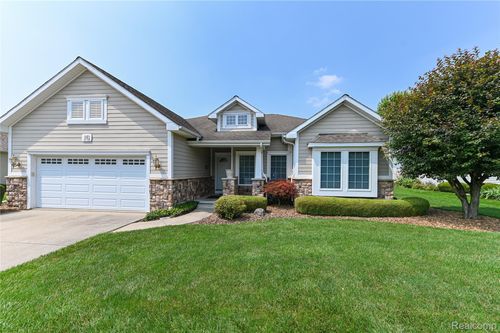 8-16 Clarmarc Ct, Frankenmuth, MI, 48734-1272 | Card Image