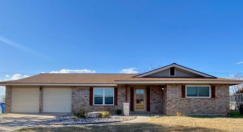 118 Hillcrest Dr, La Vernia, TX, 78121-9401 | Card Image