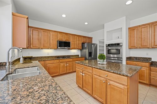 6901 Reed Ct, West Bloomfield, MI, 48322-2965 | Card Image