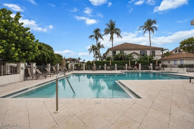 2205 - 233 Colonade Cir, Condo with 3 bedrooms, 4 bathrooms and null parking in NAPLES FL | Image 36