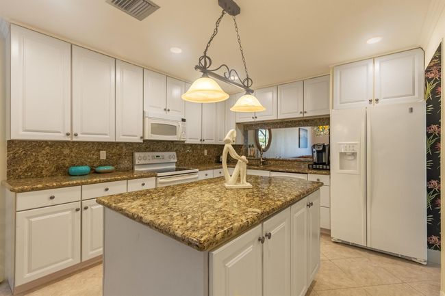 533 Prestwick Cir, Townhouse with 2 bedrooms, 2 bathrooms and null parking in Palm Beach Gardens FL | Image 16