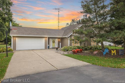 8380 N Linden Rd, Mount Morris, MI, 48458-9326 | Card Image