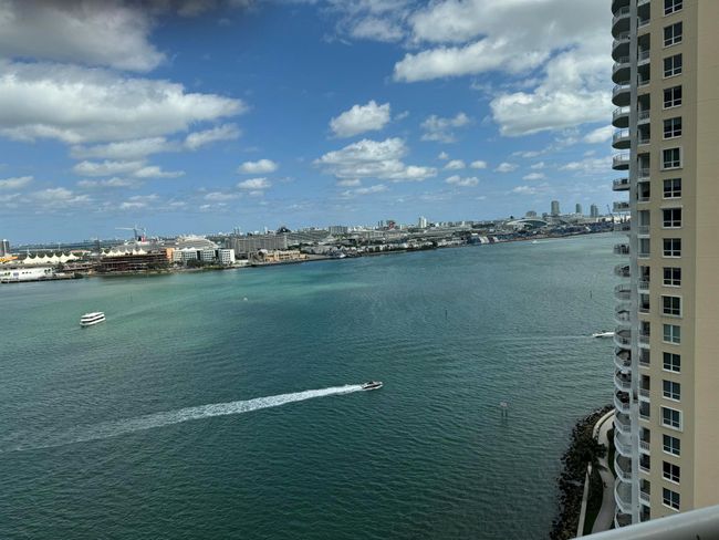 APT-1912 - 888 Brickell Key Dr, Condo with 2 bedrooms, 3 bathrooms and null parking in Miami FL | Image 5