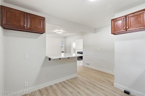 16183 Freeland St, Detroit, MI, 48235-4056 | Card Image