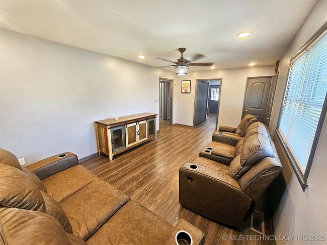 1306 E Shawnee St, House other with 3 bedrooms, 2 bathrooms and null parking in Tahlequah OK | Image 4