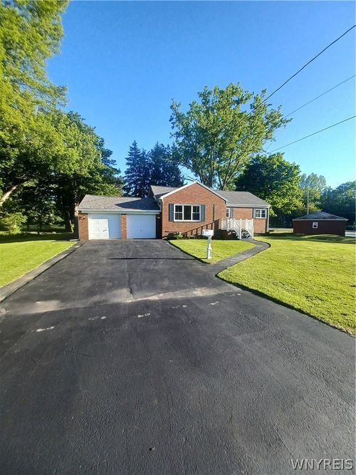 21 E And West Rd, West Seneca, NY, 14224-3935 | Card Image