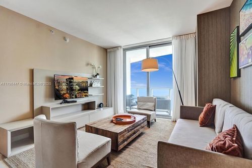 2803-4111 S Ocean Dr, Hollywood, FL, 33019-3057 | Card Image