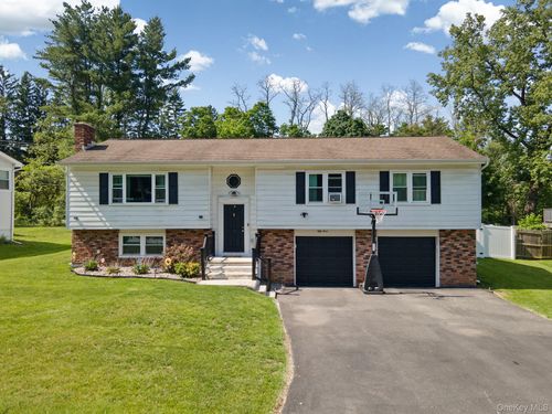 53 Carriage Hill Ln, Poughkeepsie, NY, 12603-4233 | Card Image