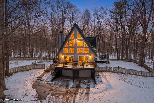 12395 Whitetail Pkwy, Manitowoc, WI, 54220-9240 | Card Image