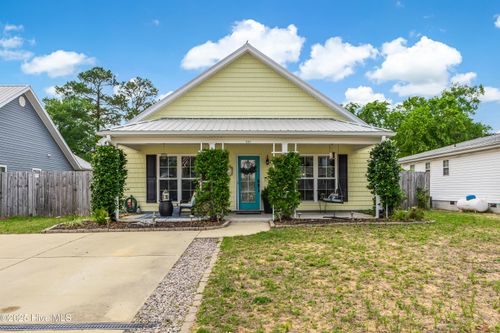 131 Ne 33rd St, Oak Island, NC, 28465-5702 | Card Image