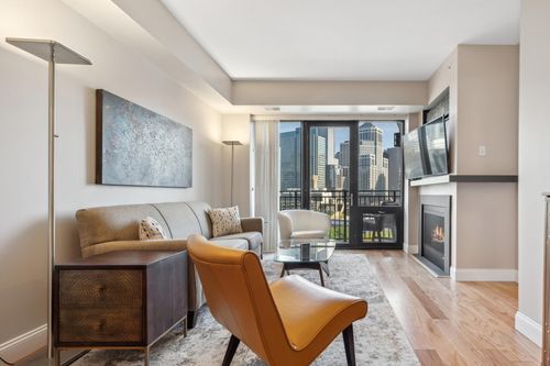 apt-704-500 E Grant St, Minneapolis, MN, 55404-1434 | Card Image