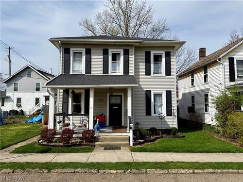 111 9th St Ne, Massillon, OH, 44646-5737 | Card Image