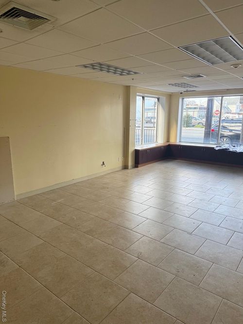 612-612 Jericho Tpke, New Hyde Park, NY, 11040-4512 | Card Image