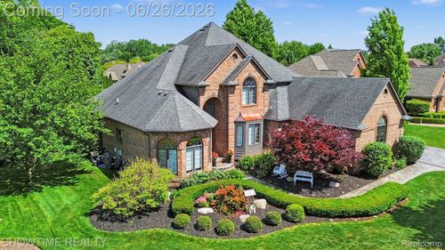 54676 Woodcreek Blvd, Shelby Twp, MI, 48315-1432 | Card Image