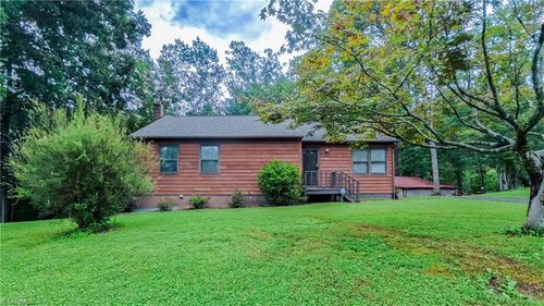 154 Lois Ln, Mount Airy, NC, 27030-9745 | Card Image