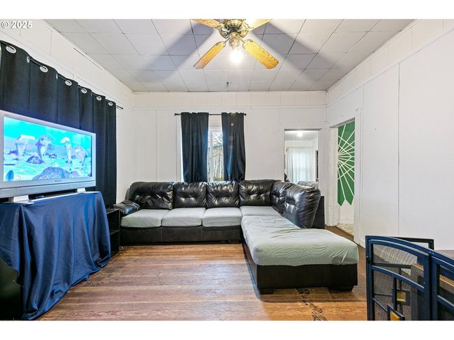 105 N 7 Th St, House other with 2 bedrooms, 1 bathrooms and 1 parking in Creswell OR | Image 4