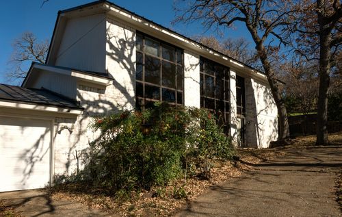 2001 Park Hill Dr, Arlington, TX, 76012-1927 | Card Image