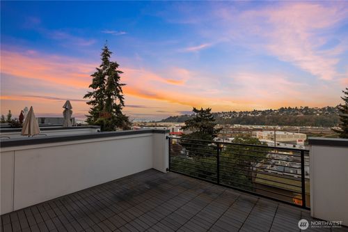 2273 14th Ave W, Seattle, WA, 98119-2415 | Card Image