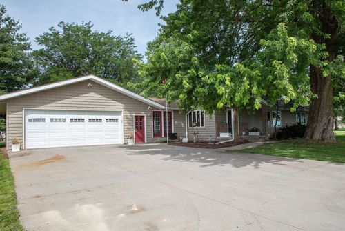 817 N Vernon St, Conrad, IA, 50621-7785 | Card Image
