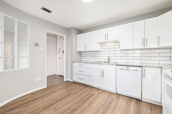101 - 50 Emmerson Ave, Condo with 2 bedrooms, 1 bathrooms and 1 parking in Ottawa ON | Image 10