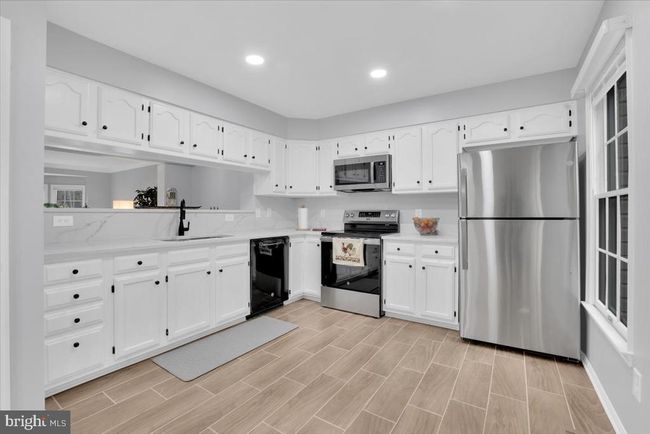 7523 Westmore Dr, Townhouse with 3 bedrooms, 4 bathrooms and null parking in SPRINGFIELD VA | Image 9