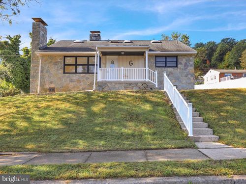 320 Hillside Dr, READING, PA, 19607-2752 | Card Image