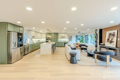 16425 Benson Rd S, Renton, WA, 98055-5103 | Card Image