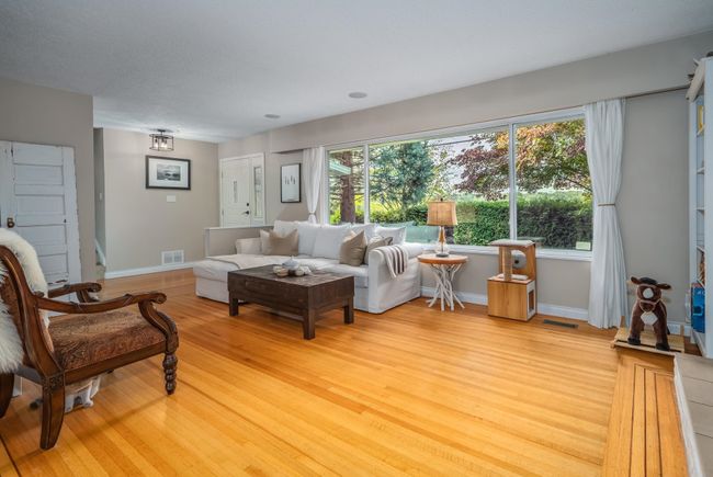 4416 Royal Oak Avenue, House other with 4 bedrooms, 2 bathrooms and 4 parking in Burnaby BC | Image 7