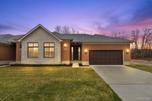 55589 Oak Pointe Dr, Shelby Twp, MI, 48315-6705 | Card Image