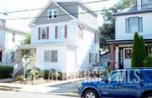 15 Dix St, New Brunswick, NJ, 08901-2203 | Card Image
