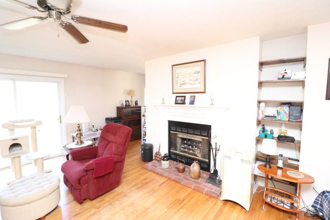 10585 Highway 25 E, House other with 3 bedrooms, 2 bathrooms and 2 parking in Hartsville TN | Image 4