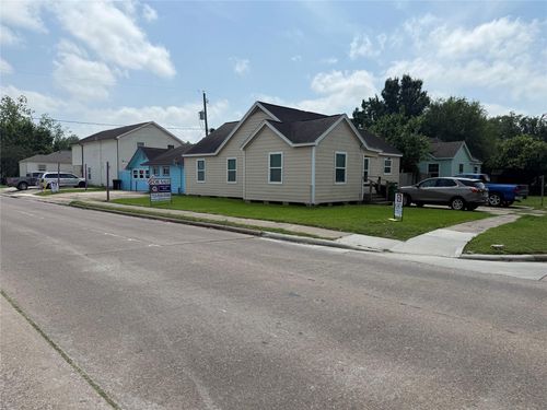 6946 Moss Rose St, Houston, TX, 77087-2606 | Card Image
